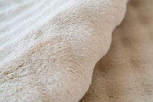 Lade das Bild in den Galerie-Viewer, Hailey 125 Creme 80 x 150 cm
