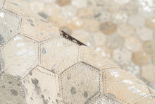 Lade das Bild in den Galerie-Viewer, Lavin 1025 Silber / Grau 80 x 150 cm
