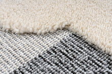 Lade das Bild in den Galerie-Viewer, Modena 423 Bear 120cm x 170cm Kinderteppich
