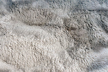 Lade das Bild in den Galerie-Viewer, Royal Glow 825 Taupe 120cm x 120cm
