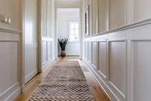 Lade das Bild in den Galerie-Viewer, Amora 261 Grau 80cm x 300cm
