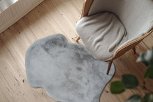 Lade das Bild in den Galerie-Viewer, Boundless 226 Grau
