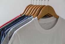 Lade das Bild in den Galerie-Viewer, A rack of T-Shirts

